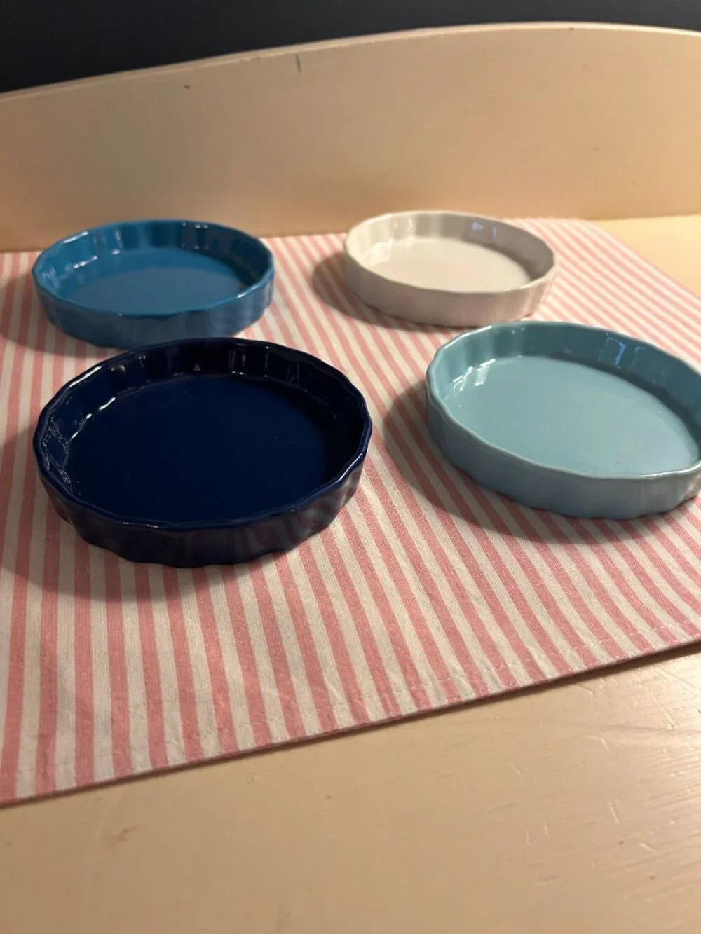 Set of Sweese 4 Porcelain Round Ramekins Baking 6 Ounce Creme Brulee Dishes